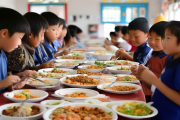 新邵贫困生营养改善计划升级：每日餐标提升至8元，助力学生健康成长