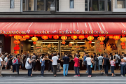 邵阳米粉全球连锁品牌盛大启航，纽约首店开业日销千碗，中华美食走向世界！